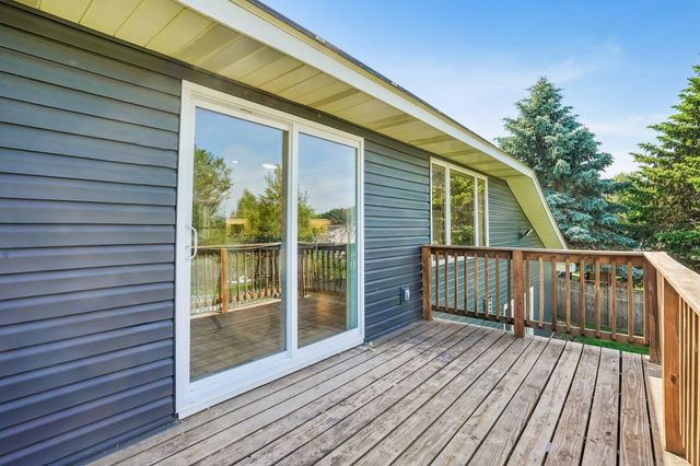 425 Crestview Drive S, Maplewood, MN 55119