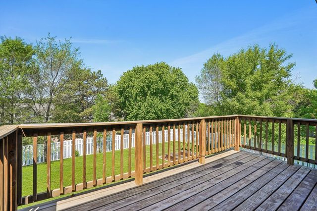 425 Crestview Drive S, Maplewood, MN 55119