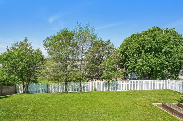 425 Crestview Drive S, Maplewood, MN 55119
