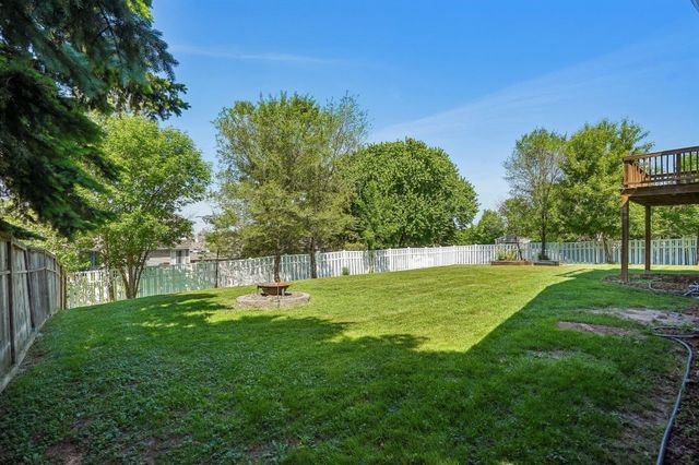 425 Crestview Drive S, Maplewood, MN 55119