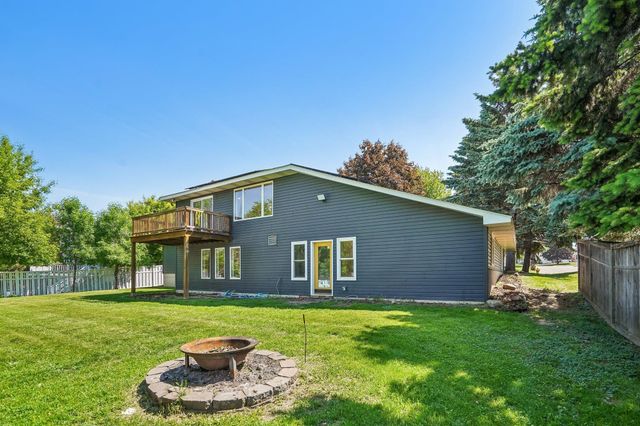 425 Crestview Drive S, Maplewood, MN 55119