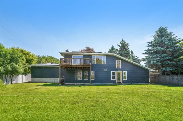 425 Crestview Drive S, Maplewood, MN 55119