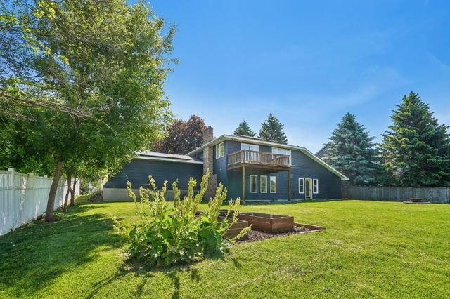 425 Crestview Drive S, Maplewood, MN 55119
