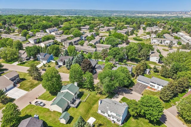 425 Crestview Drive S, Maplewood, MN 55119