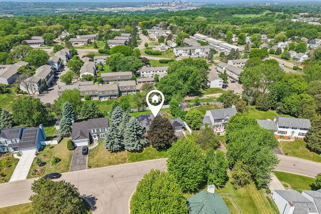 425 Crestview Drive S, Maplewood, MN 55119