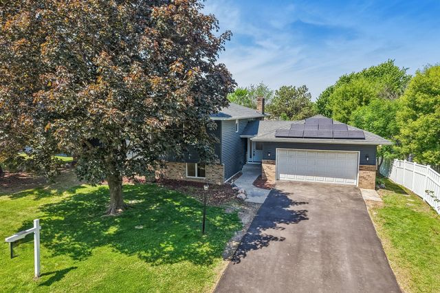 425 Crestview Drive S, Maplewood, MN 55119