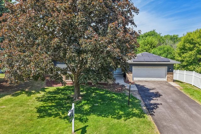 425 Crestview Drive S, Maplewood, MN 55119