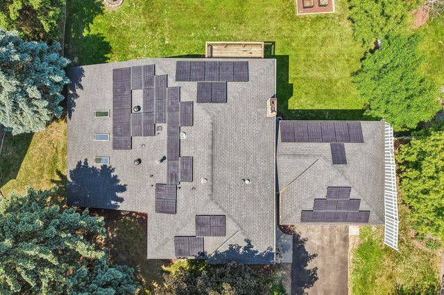 425 Crestview Drive S, Maplewood, MN 55119