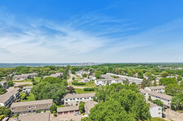 425 Crestview Drive S, Maplewood, MN 55119