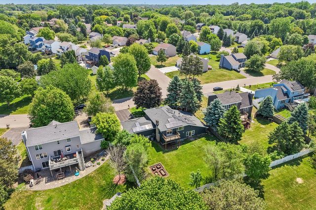 425 Crestview Drive S, Maplewood, MN 55119