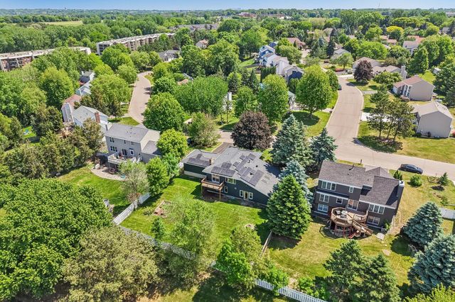 425 Crestview Drive S, Maplewood, MN 55119