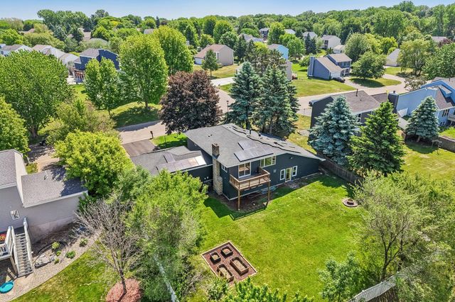 425 Crestview Drive S, Maplewood, MN 55119