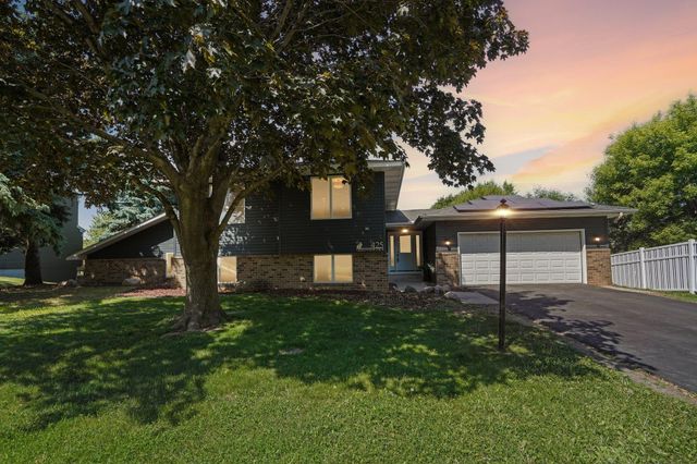 425 Crestview Drive S, Maplewood, MN 55119