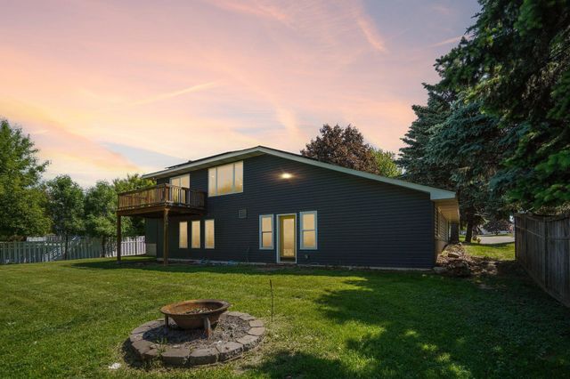 425 Crestview Drive S, Maplewood, MN 55119