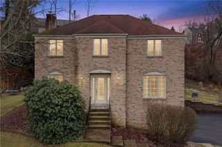 2521 Country Side Ln, Franklin Park, PA 15090