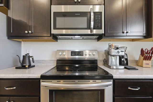 6065 S HUMMINGBIRD LN, Columbia, MO 65201