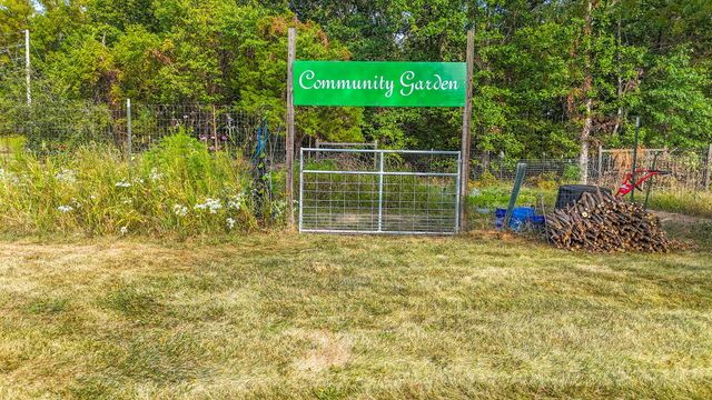 6065 S HUMMINGBIRD LN, Columbia, MO 65201