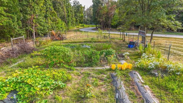 6065 S HUMMINGBIRD LN, Columbia, MO 65201