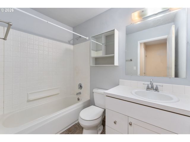 1040 Columbia Ridge Dr 2, Vancouver, WA 98664