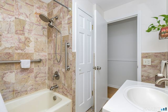 435 West Shepard Avenue, Hamden, CT 06514