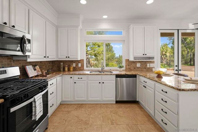 3677 Via Bernardo, Oceanside, CA 92056