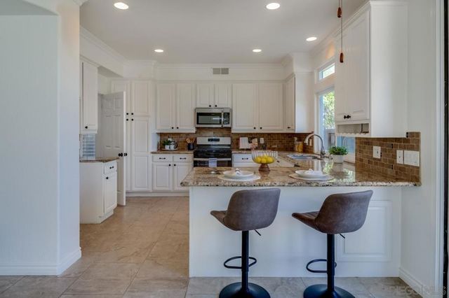 3677 Via Bernardo, Oceanside, CA 92056