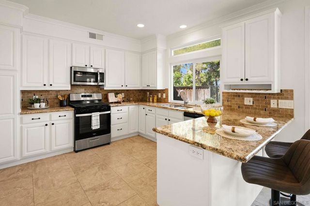 3677 Via Bernardo, Oceanside, CA 92056