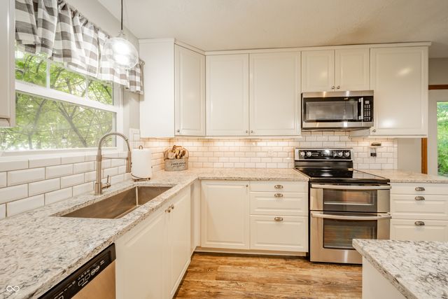8540 Castle Ridge Lane, Indianapolis, IN 46256