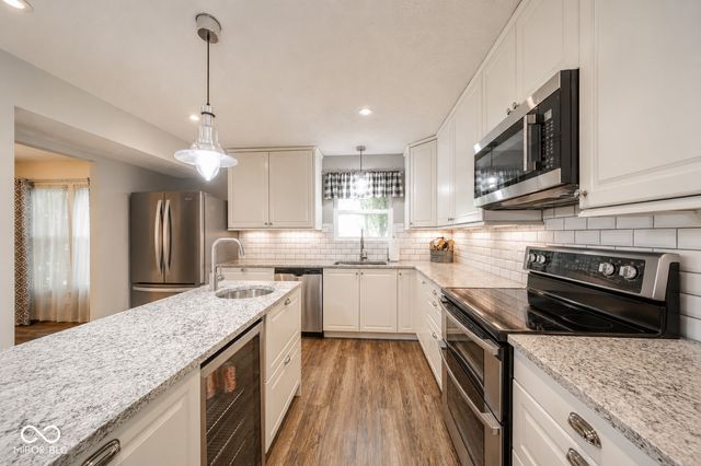 8540 Castle Ridge Lane, Indianapolis, IN 46256