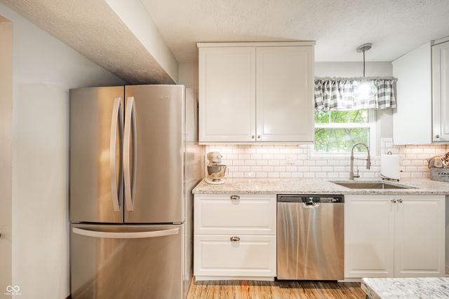 8540 Castle Ridge Lane, Indianapolis, IN 46256