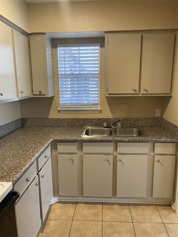 4711 Palisade Boulevard 407, Houston, TX 77048