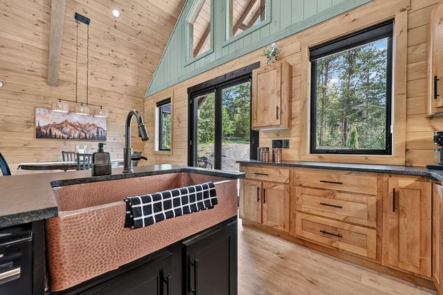 240 Whippoorwill Walk Road, Mineral Bluff, GA 30559