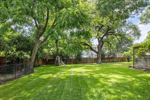 4720 Collinwood Avenue, Fort Worth, TX 76107