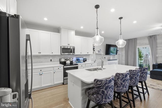 215 FELIX DR, Newark, DE 19713