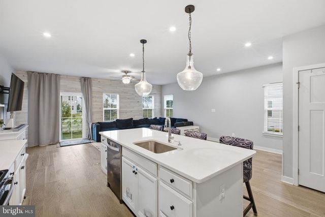 215 FELIX DR, Newark, DE 19713