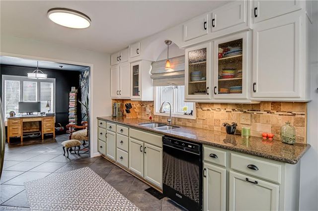 211 Ridgehaven Drive, Winston-salem, NC 27104