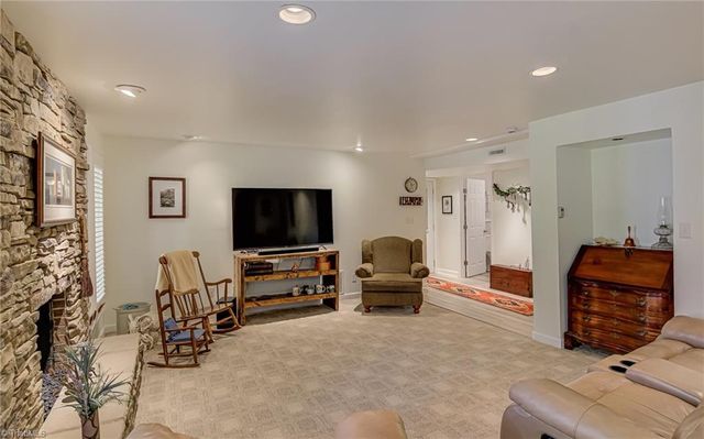 211 Ridgehaven Drive, Winston-salem, NC 27104