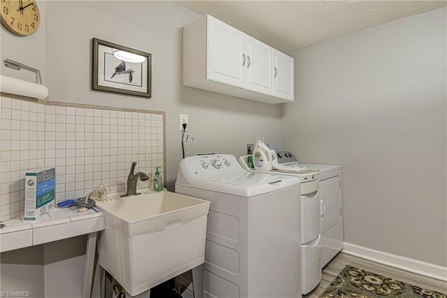 211 Ridgehaven Drive, Winston-salem, NC 27104