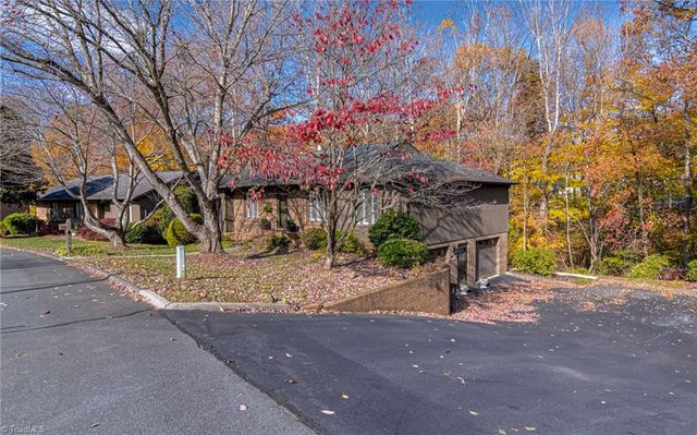 211 Ridgehaven Drive, Winston-salem, NC 27104