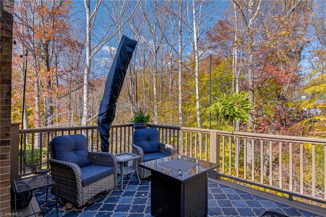 211 Ridgehaven Drive, Winston-salem, NC 27104