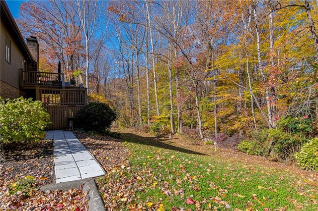 211 Ridgehaven Drive, Winston-salem, NC 27104