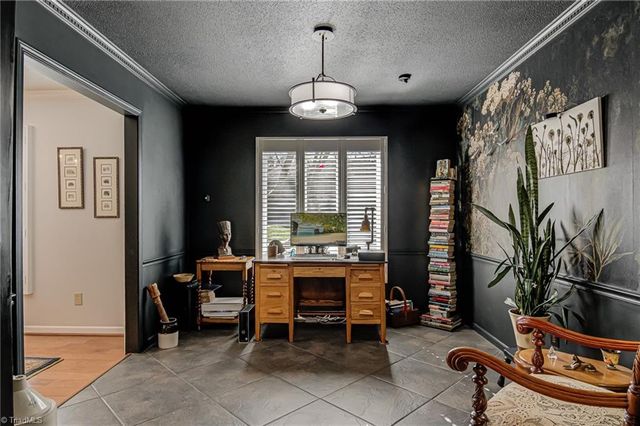 211 Ridgehaven Drive, Winston-salem, NC 27104