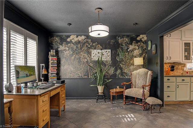 211 Ridgehaven Drive, Winston-salem, NC 27104