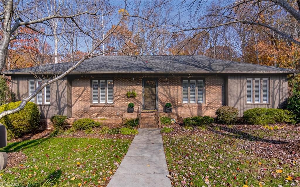 211 Ridgehaven Drive, Winston-salem, NC 27104