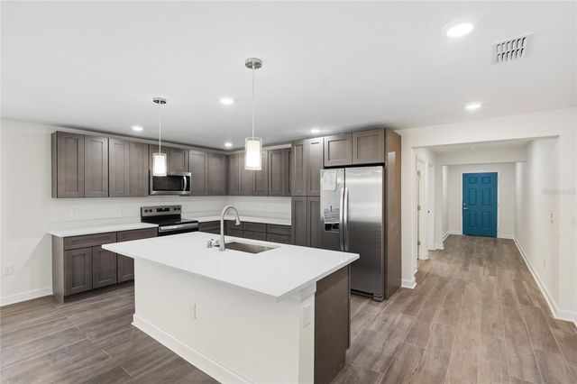 740 S WASHINGTON AVENUE, Apopka, FL 32703