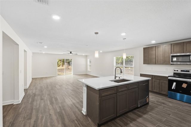 740 S WASHINGTON AVENUE, Apopka, FL 32703