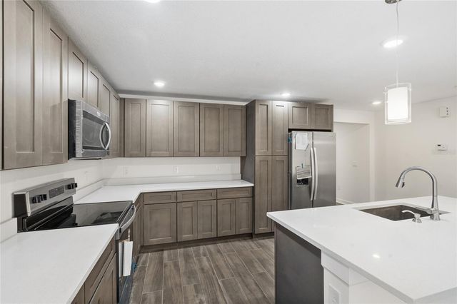 740 S WASHINGTON AVENUE, Apopka, FL 32703