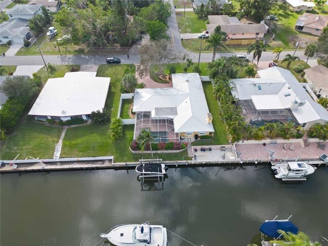 6711 AVENUE C, Sarasota, FL 34231
