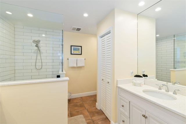 6711 AVENUE C, Sarasota, FL 34231