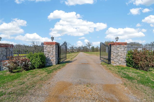 535 Riata Road, Bullard, TX 75757